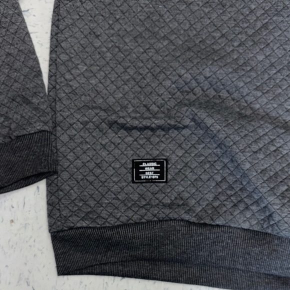 Gray Quilted Sweatshirt and Joggers Set - Picture 4 of 11